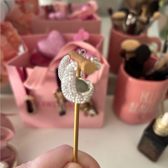 Hillberg and Berk dream puff white earrings - Picture 11 of 15